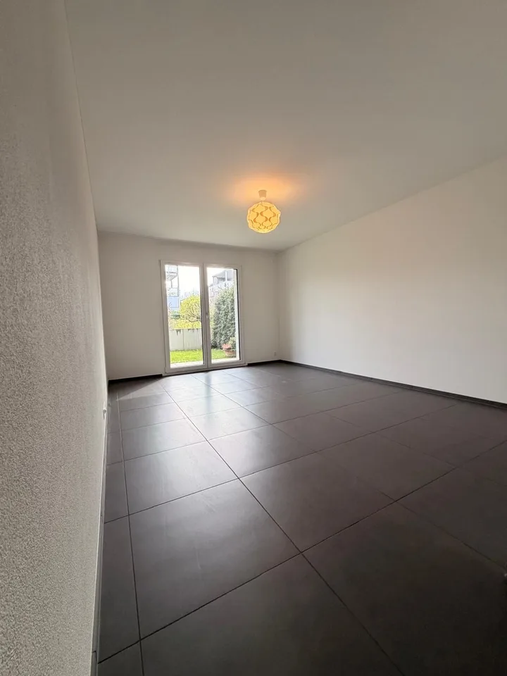 "Neue / Moderne 3.5-Zimmer-Wohnung mit Garten" – Foto 9 von 11