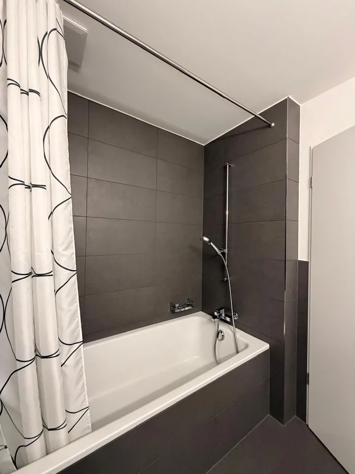 "Neue / Moderne 3.5-Zimmer-Wohnung mit Garten" – Foto 8 von 11