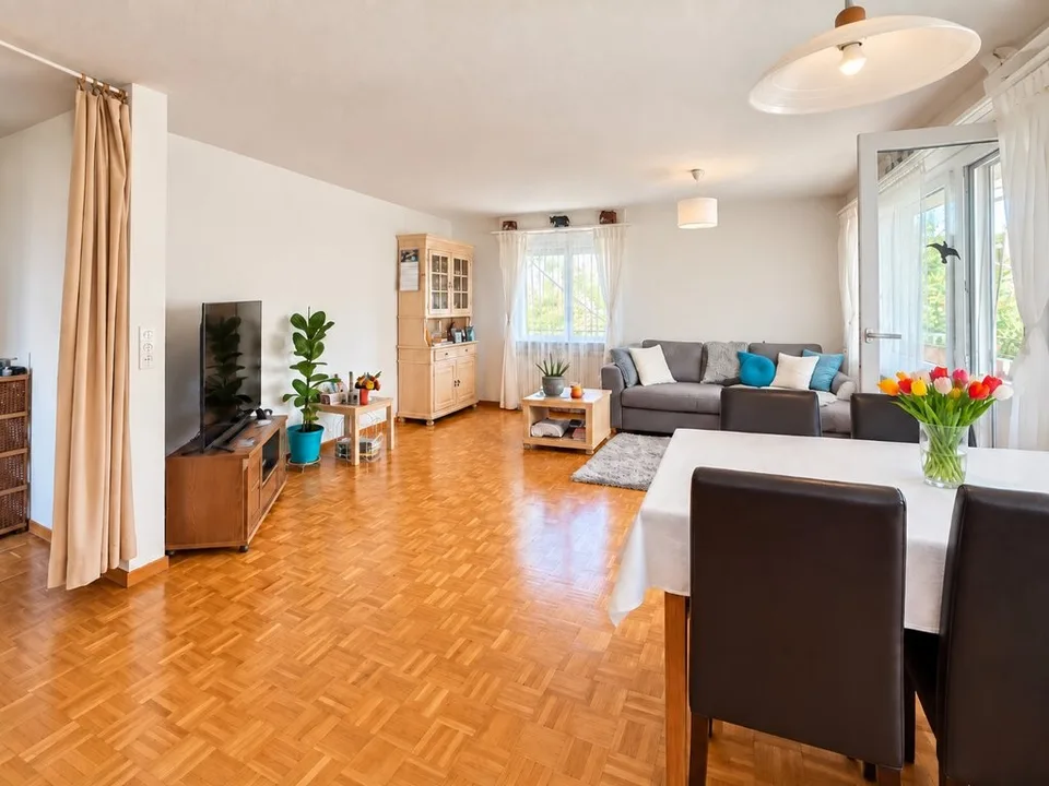 Appartamento di 4.5 locali con balcone soleggiato nel quartiere Stigli a Lyss – foto 3 di 8