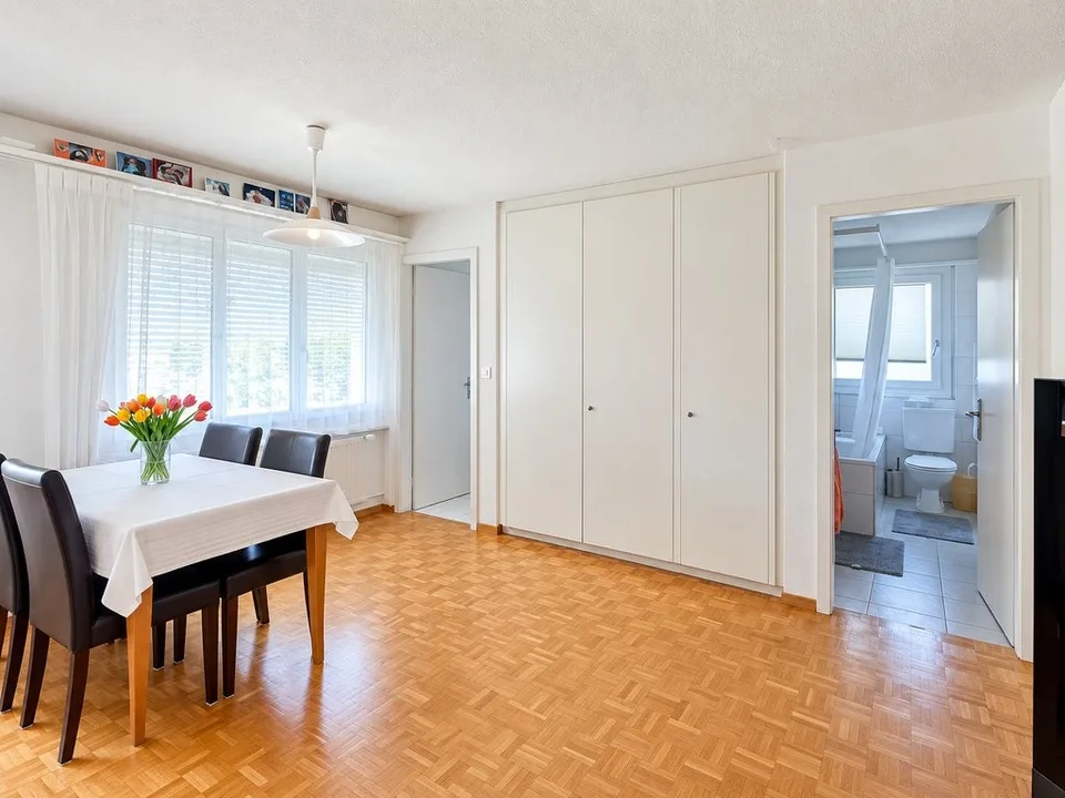 Appartamento di 4.5 locali con balcone soleggiato nel quartiere Stigli a Lyss – foto 2 di 8