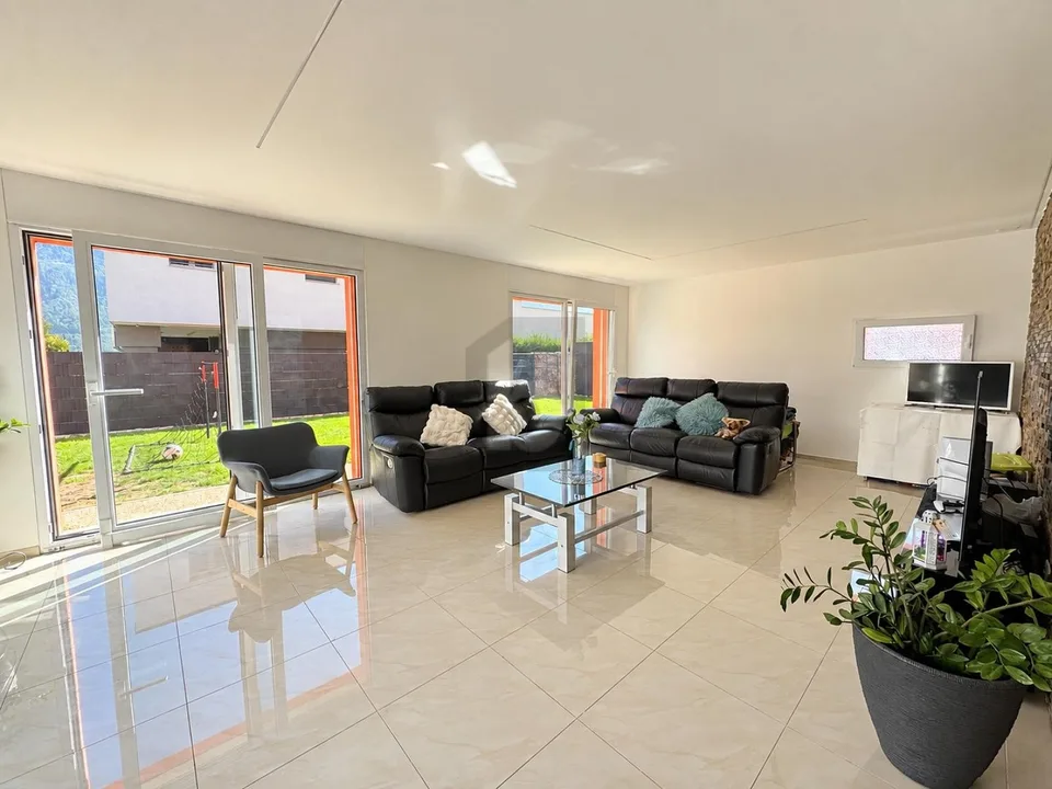 Preis-Leistung, Modern mit Garten und Terrassen – Foto 3 von 4