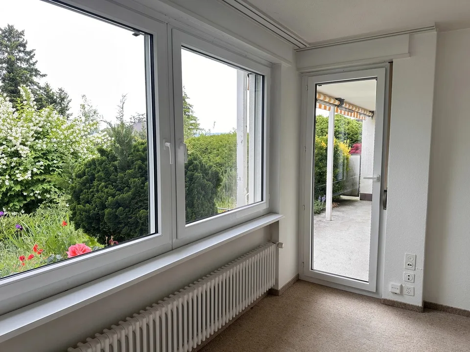 Bright furnished room with Lake Zurich view in quiet 3-person apartment – Foto 2 von 12