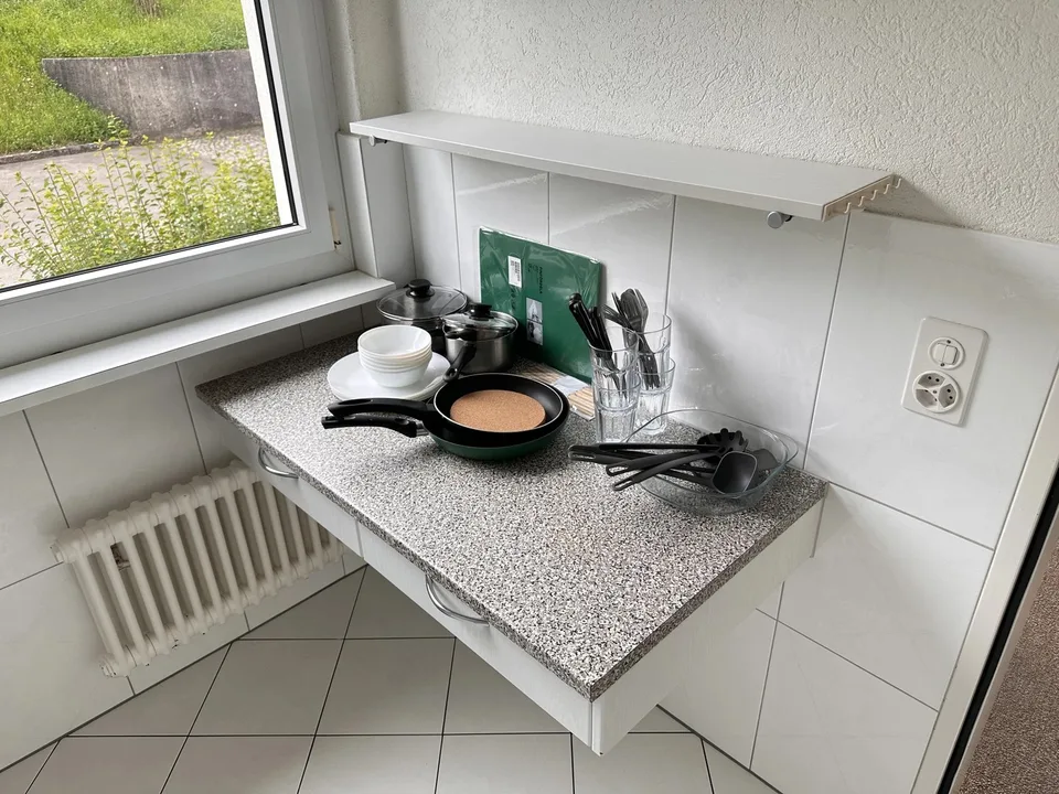 Bright furnished room with Lake Zurich view in quiet 3-person apartment – Foto 12 von 12
