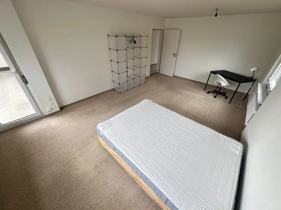 Bright furnished room with Lake Zurich view in quiet 3-person apartment – Foto 4 von 12