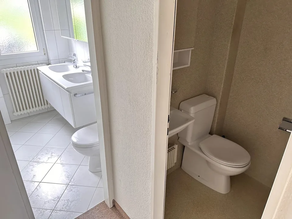 Bright furnished room with Lake Zurich view in quiet 3-person apartment – Foto 10 von 12