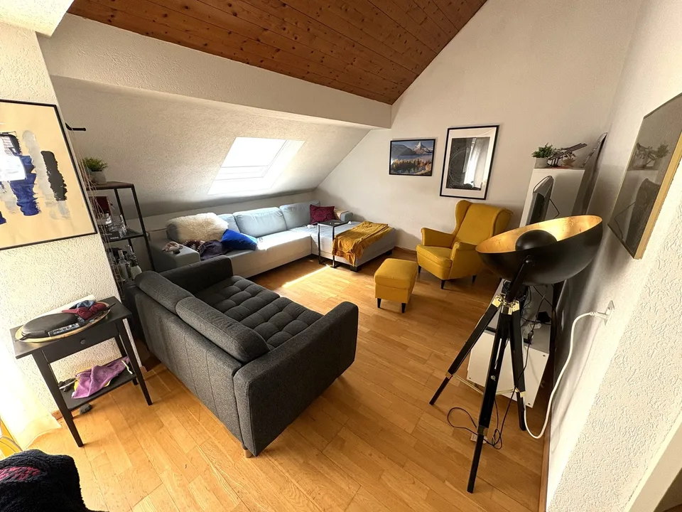 CHARMANTE DACHWOHNUNG MIT BALKON DIREKT BEIM BAHNHOF BINZ – Foto 2 von 7