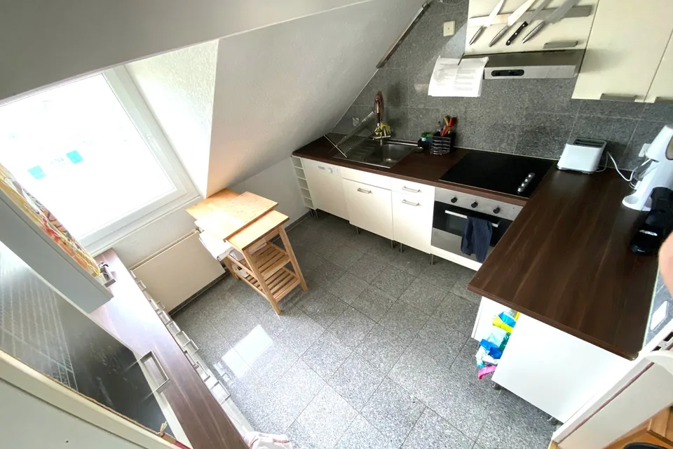 CHARMANTE DACHWOHNUNG MIT BALKON DIREKT BEIM BAHNHOF BINZ – Foto 5 von 7