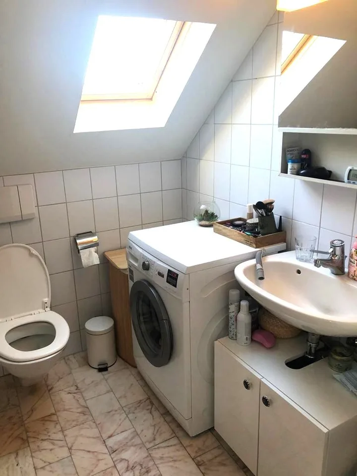 CHARMANTE DACHWOHNUNG MIT BALKON DIREKT BEIM BAHNHOF BINZ – Foto 6 von 7