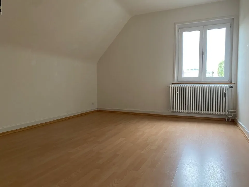 Helle 3-Zimmer-Dachwohnung – Foto 4 von 8