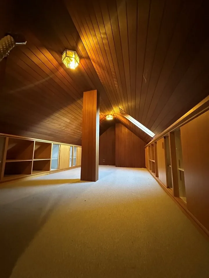 Charmante Dachwohnung mit Cheminée und sonnigem Balkon – Foto 11 von 12