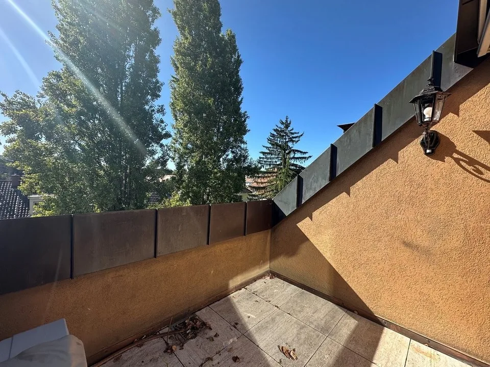Charmante Dachwohnung mit Cheminée und sonnigem Balkon – Foto 12 von 12