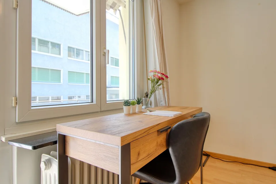 Furnished room in modernised apartment in a top location – Foto 3 von 14