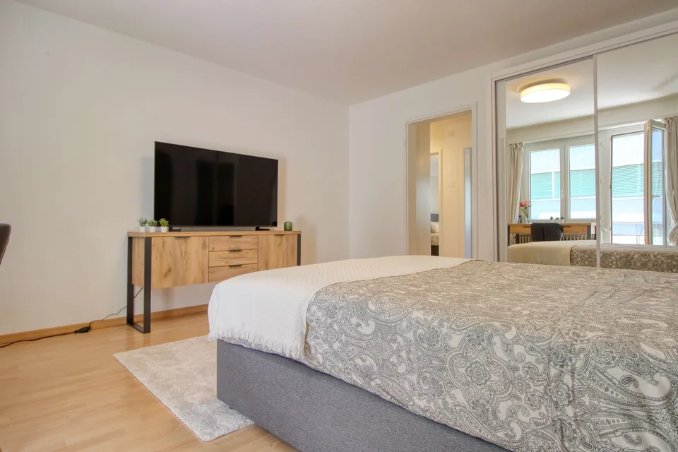 Furnished room in modernised apartment in a top location – Foto 4 von 14