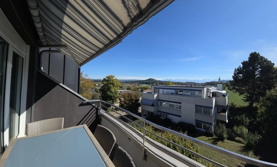 Spacious 3.5-room attic apartment – photo 2 of 12