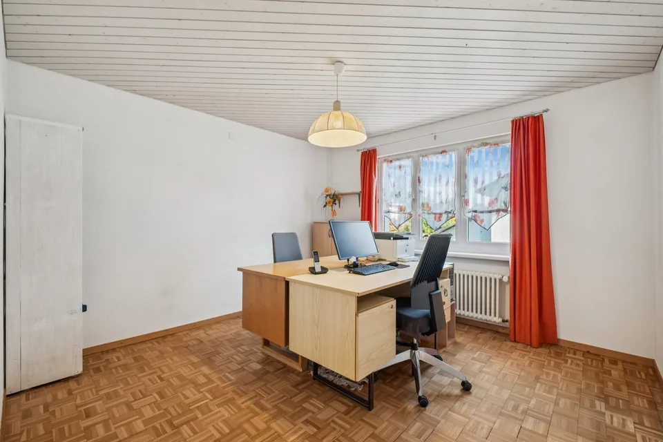 Detached single-family house with lovingly designed and maintained garden in Grüningen ZH – photo 9 of 11