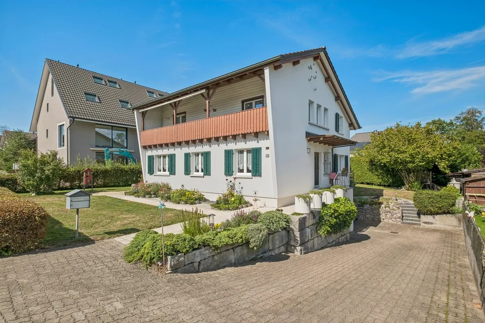 Detached single-family house with lovingly designed and maintained garden in Grüningen ZH – photo 3 of 11