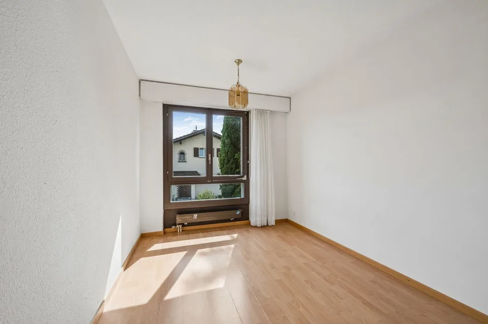 Casa a schiera di 5,5 locali con giardino e grande potenziale – foto 9 di 13