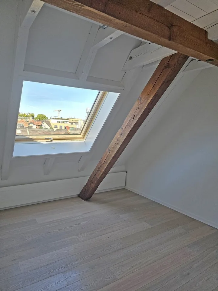 Appartement mansardé moderne avec galerie dans le quartier de Zürcher Seefeld – photo 6 sur 13