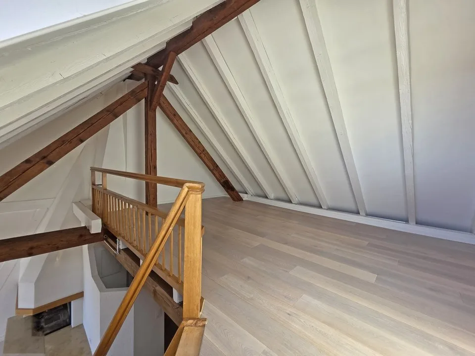 Appartement mansardé moderne avec galerie dans le quartier de Zürcher Seefeld – photo 5 sur 13