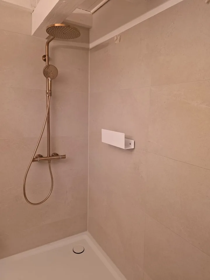 Appartement mansardé moderne avec galerie dans le quartier de Zürcher Seefeld – photo 4 sur 13