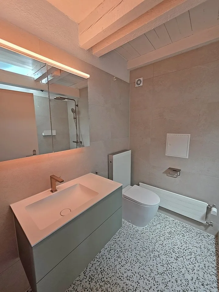 Appartement mansardé moderne avec galerie dans le quartier de Zürcher Seefeld – photo 11 sur 13