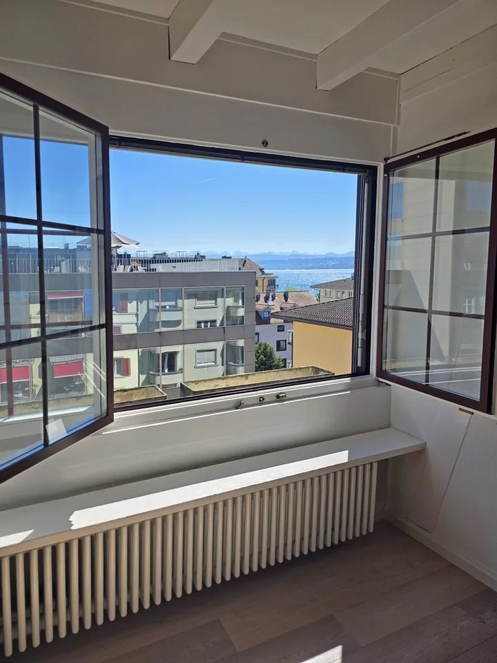 Appartement mansardé moderne avec galerie dans le quartier de Zürcher Seefeld – photo 3 sur 13