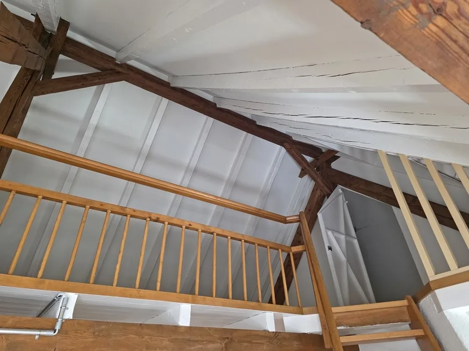 Appartement mansardé moderne avec galerie dans le quartier de Zürcher Seefeld – photo 2 sur 13