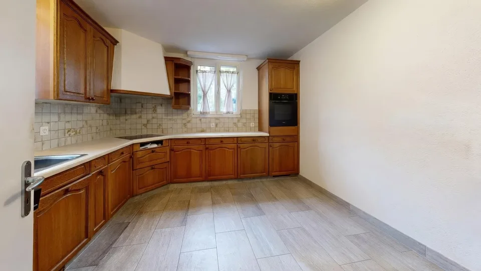 Habiter et travailler réunis - charmant Stöckli avec potentiel commercial et d'expansion – photo 2 sur 13