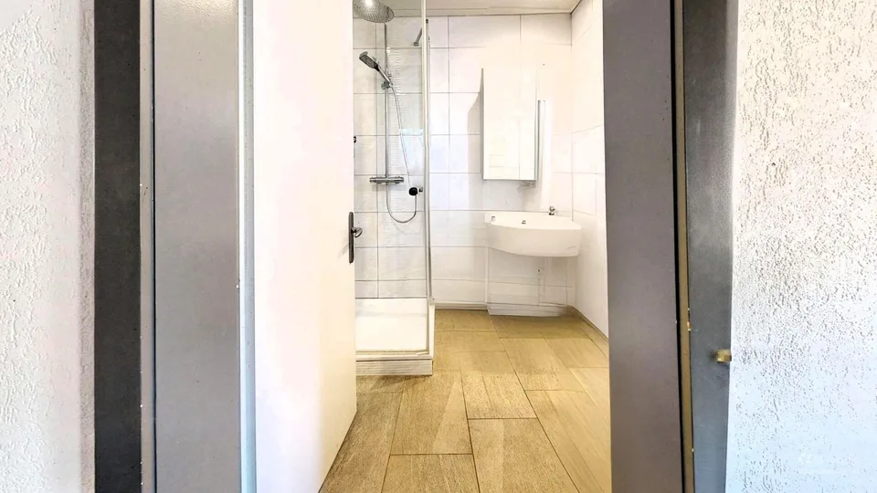 Habiter et travailler réunis - charmant Stöckli avec potentiel commercial et d'expansion – photo 10 sur 13