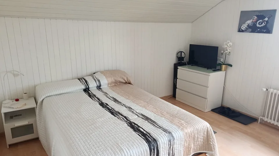 Möbliertes helles Zimmer in Cham – CHF 990 inkl. NK – foto 1 di 2
