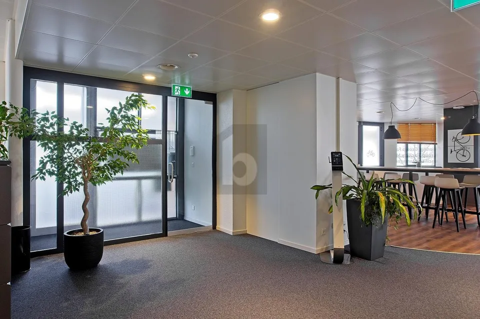 GROSSZÜGIG, MODERN AN BESTER LAGE! – photo 3 sur 4
