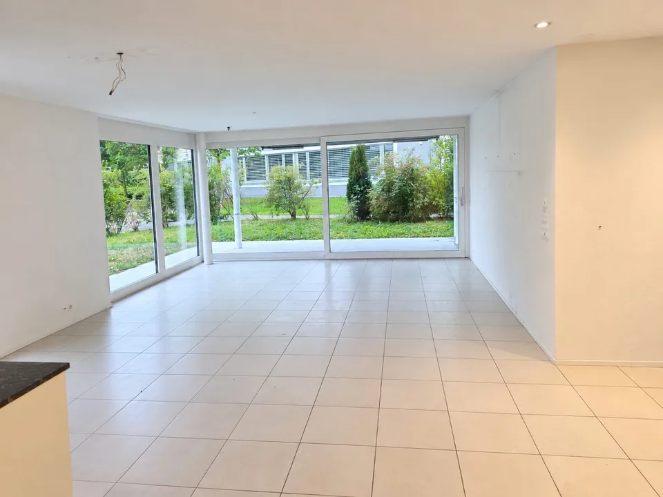 Wir suchen dringend einen Nachmieter für eine superschöne Wohnung mit Terrasse und Rasenplatz – Foto 4 von 12