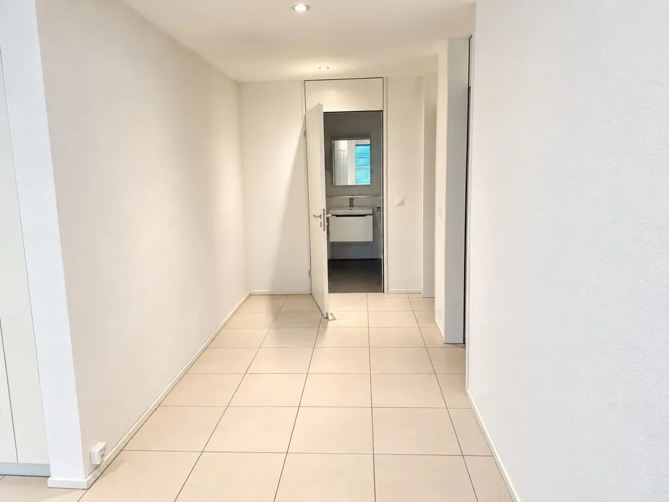 Wir suchen dringend einen Nachmieter für eine superschöne Wohnung mit Terrasse und Rasenplatz – Foto 3 von 12