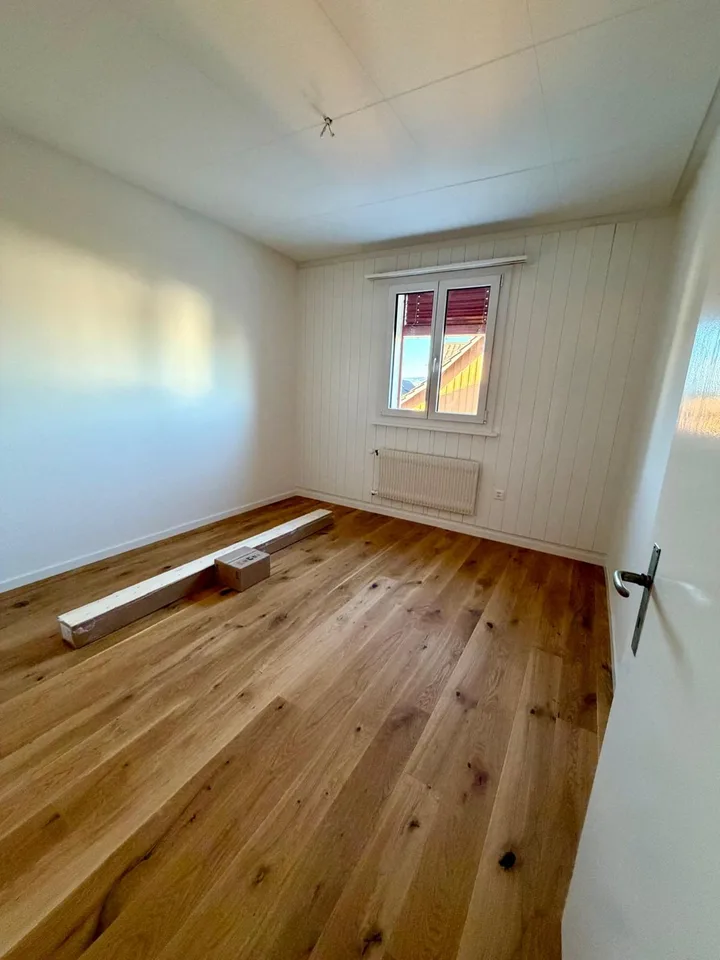 Emménager et se sentir chez soi dans cet appartement de 3 pièces fraîchement rénové avec 2 balcons – photo 2 sur 9