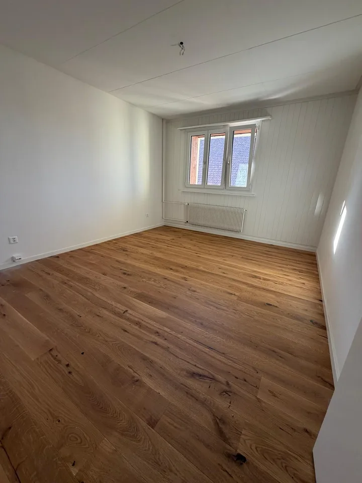 Emménager et se sentir chez soi dans cet appartement de 3 pièces fraîchement rénové avec 2 balcons – photo 3 sur 9