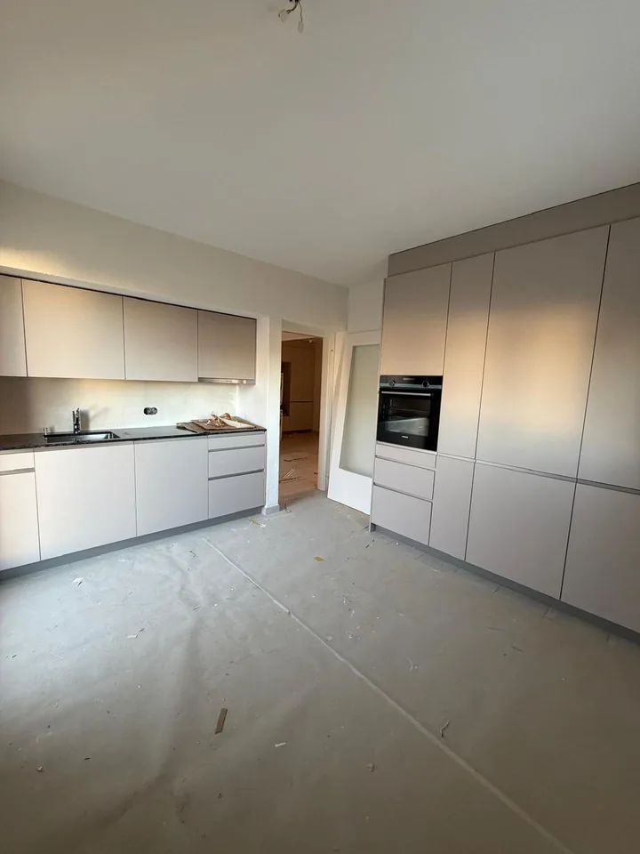 Emménager et se sentir chez soi dans cet appartement de 3 pièces fraîchement rénové avec 2 balcons – photo 4 sur 9