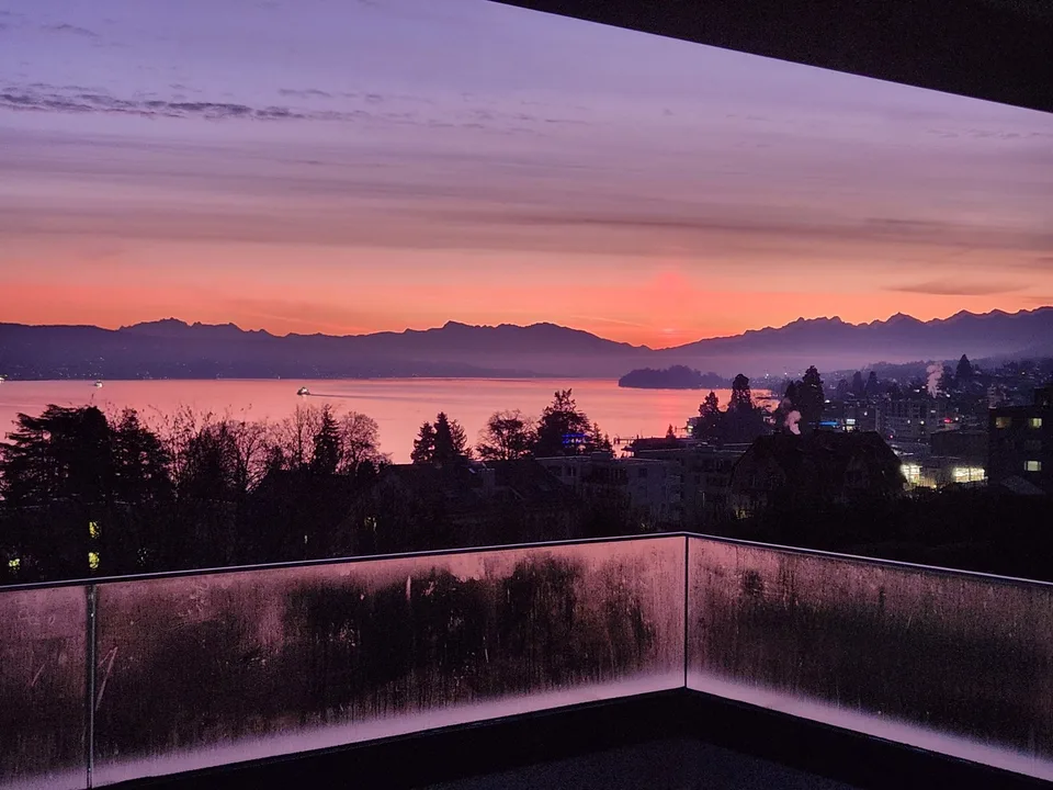 Atemberaubende Seeblick & Bergblick moderne Wohnung in Horgen – Foto 8 von 9