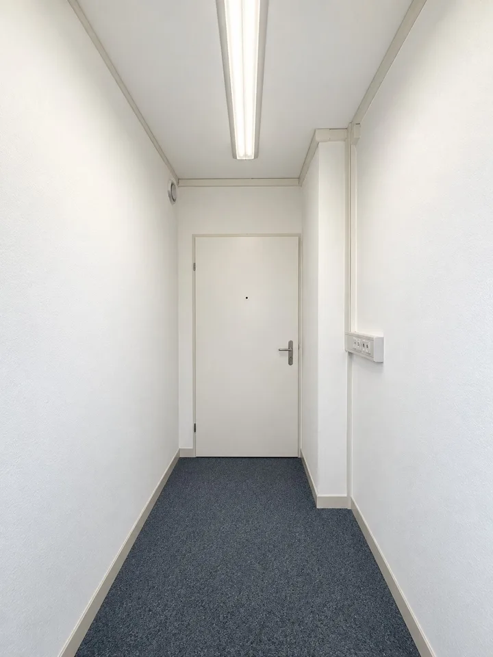 Grosszügige Gewerbefläche mit Büro, befahrbarer Werkstatt und Parkp... – foto 28 di 30