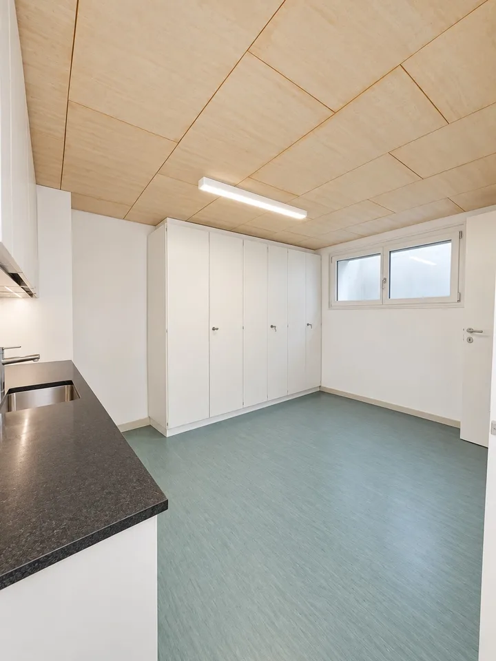 Grosszügige Gewerbefläche mit Büro, befahrbarer Werkstatt und Parkp... – foto 23 di 30