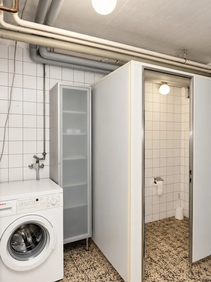 Grosszügige Gewerbefläche mit Büro, befahrbarer Werkstatt und Parkp... – foto 28 di 30