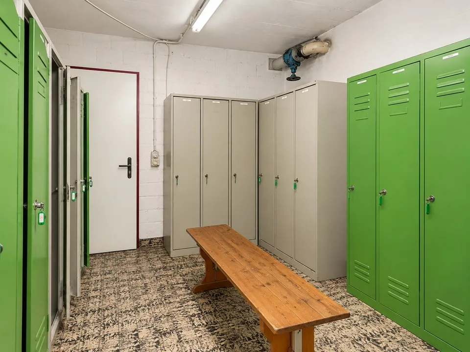 Grosszügige Gewerbefläche mit Büro, befahrbarer Werkstatt und Parkp... – foto 29 di 30