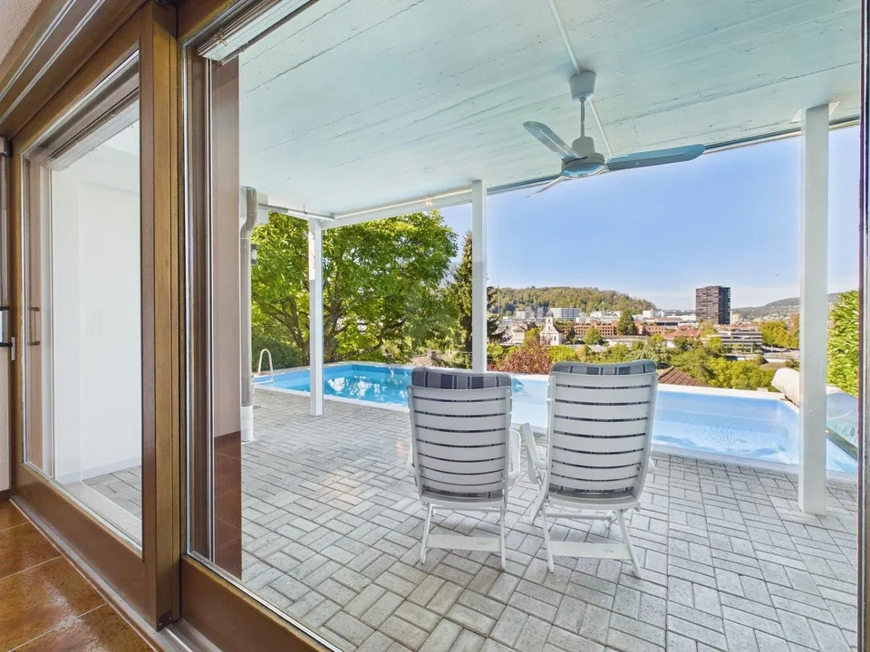 HOCHWERTIG MIT EIGENEM POOL UND PANORAMABLICK – Foto 4 von 4