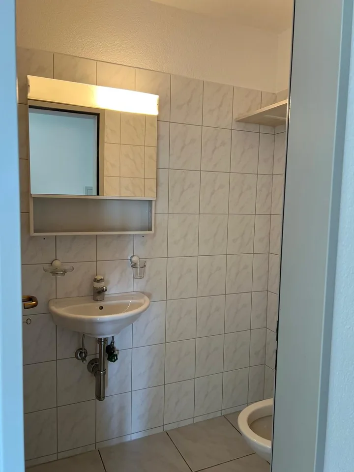 Grosszügige Wohnung mit Balkon und schöner Aussicht – Foto 6 von 10