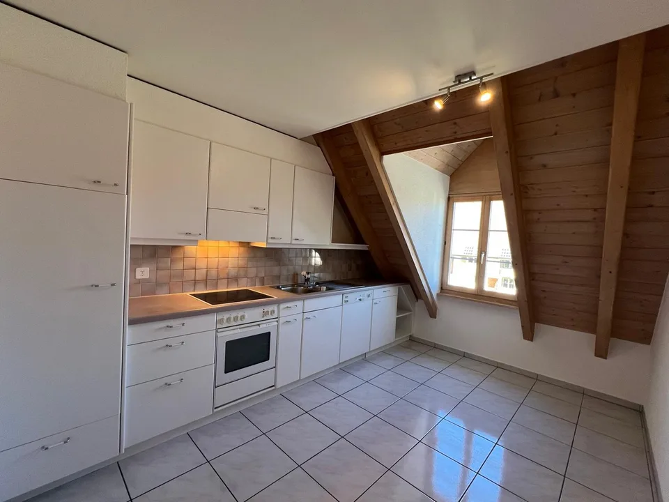 Grosszügige Wohnung mit Balkon und schöner Aussicht – Foto 3 von 10