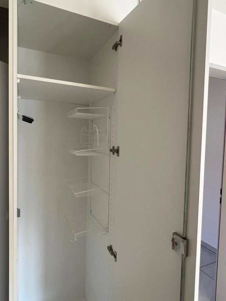 Grosszügige Wohnung mit Balkon und schöner Aussicht – Foto 7 von 10