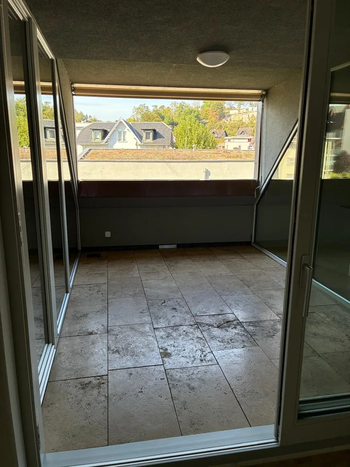 Grosszügige 2.5-Zimmer-Maisonette-Dachwohnung mit gedecktem Balkon – Foto 5 von 13