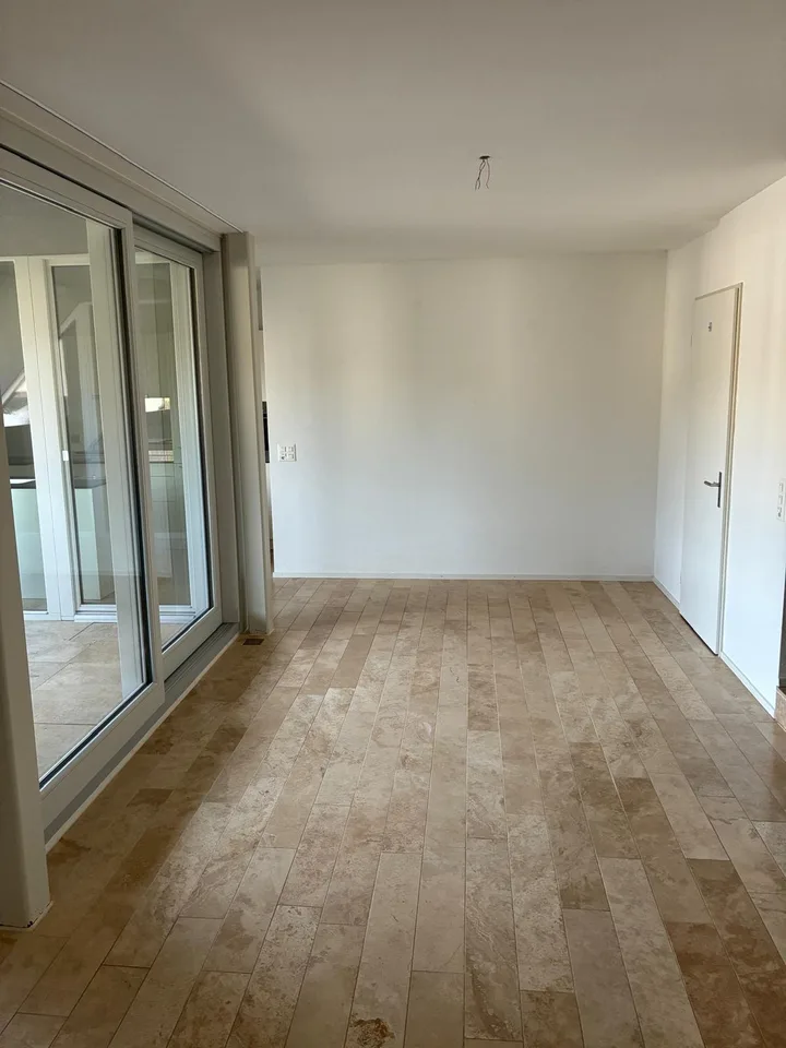 Grosszügige 2.5-Zimmer-Maisonette-Dachwohnung mit gedecktem Balkon – Foto 3 von 13