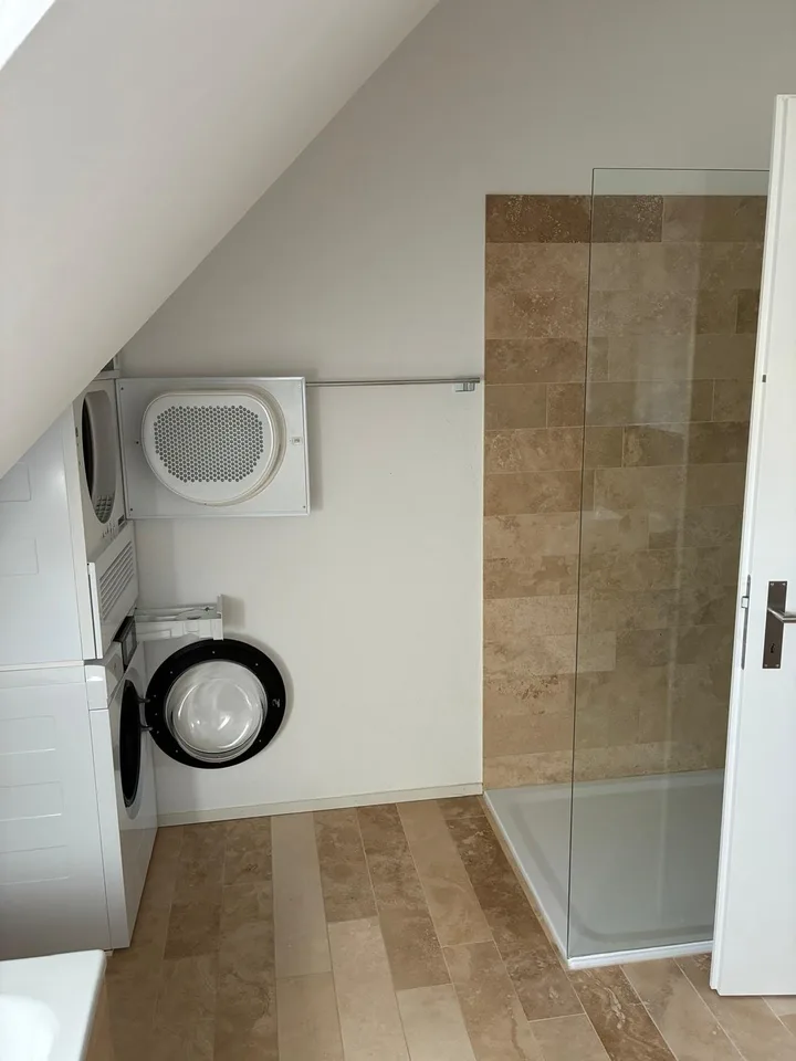 Grosszügige 2.5-Zimmer-Maisonette-Dachwohnung mit gedecktem Balkon – Foto 11 von 13