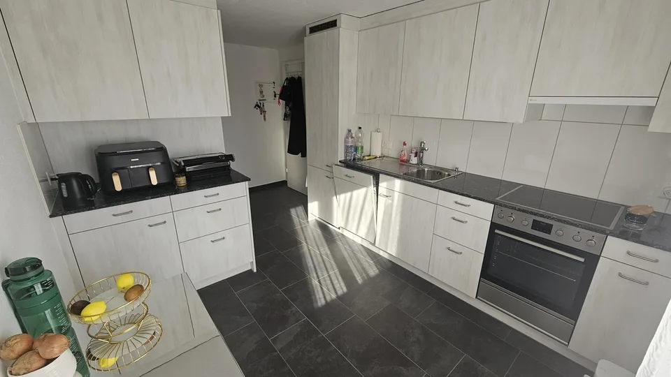 Wohnung im obersten Stock mit Lift und Balkon – Foto 4 von 12