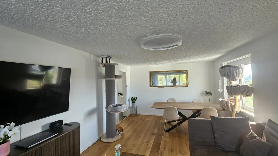 Wohnung im obersten Stock mit Lift und Balkon – Foto 3 von 12